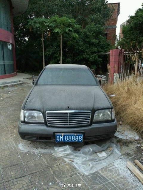 大叔4萬多買輛二手面包車，車管所選中“?！避嚺埔龂^，眾人紛紛拍照